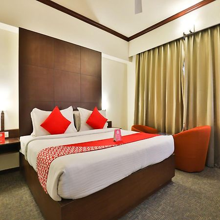 Oyo 4320 Hotel Aum Regency Vadodara Extérieur photo