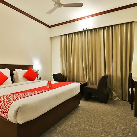 Oyo 4320 Hotel Aum Regency Vadodara Extérieur photo
