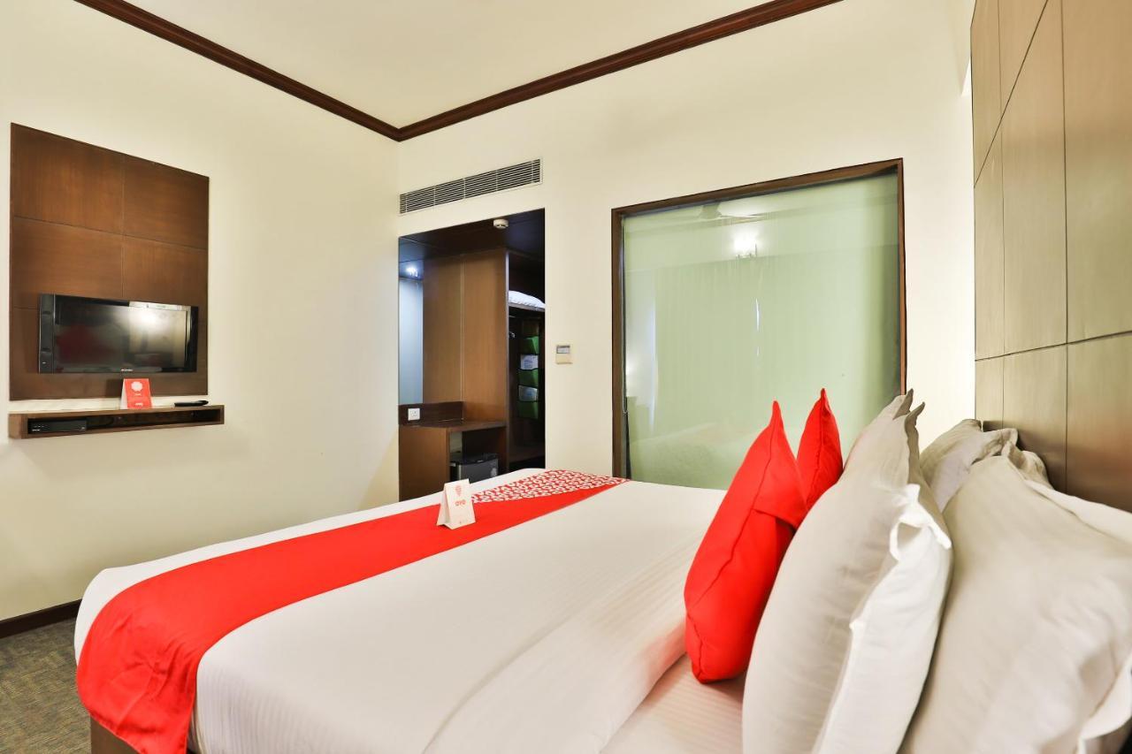 Oyo 4320 Hotel Aum Regency Vadodara Extérieur photo