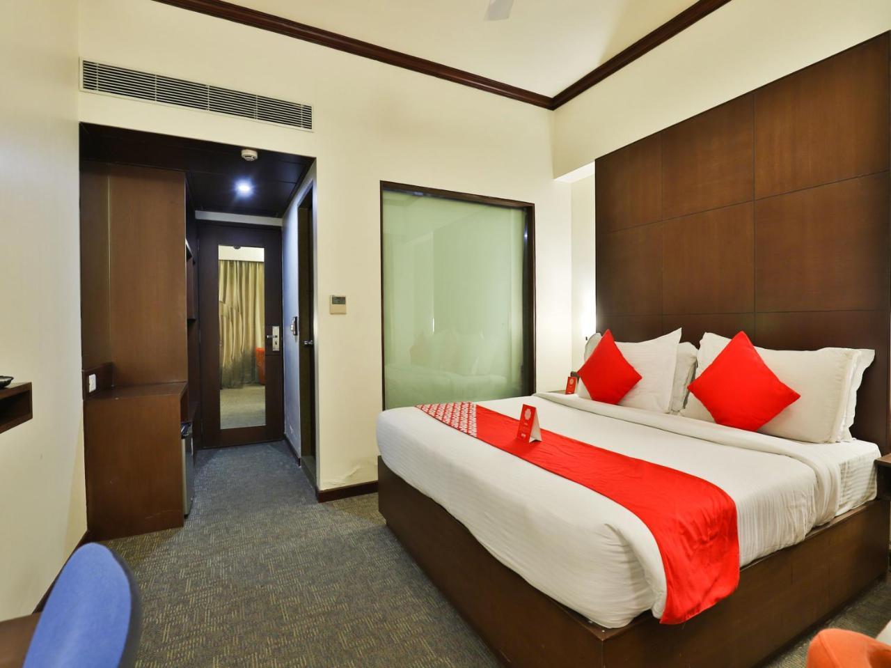 Oyo 4320 Hotel Aum Regency Vadodara Extérieur photo
