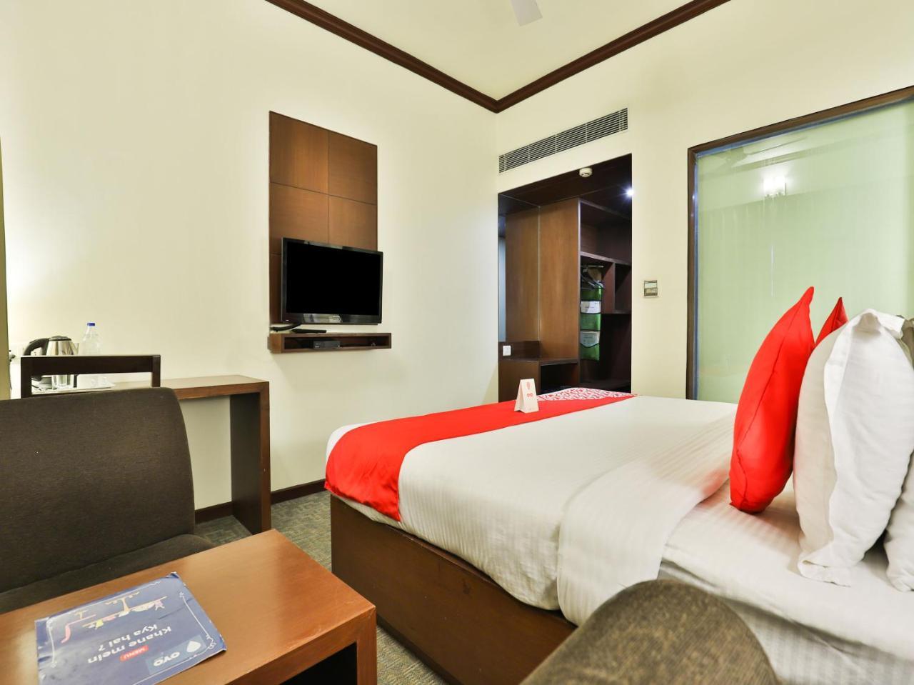Oyo 4320 Hotel Aum Regency Vadodara Extérieur photo