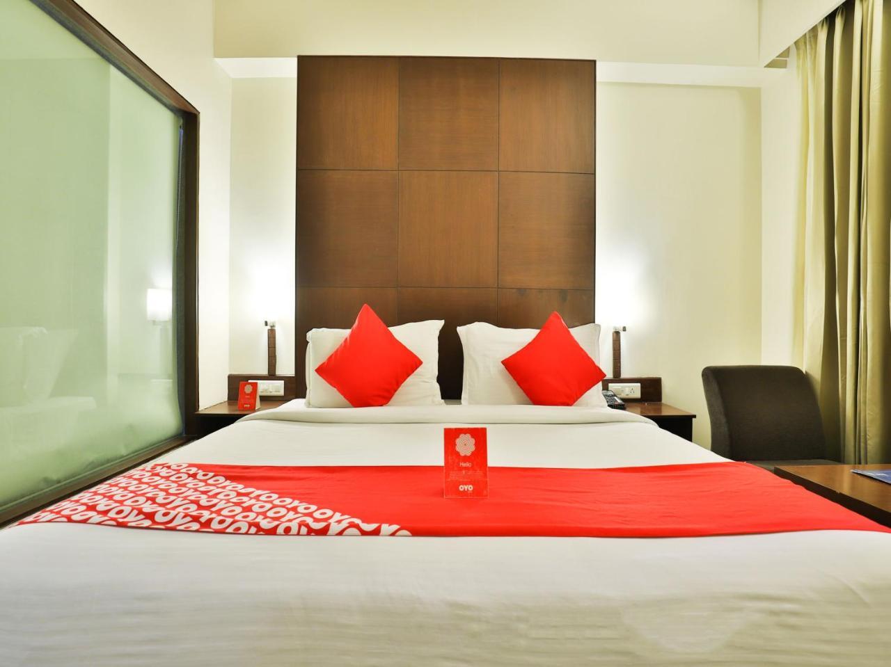 Oyo 4320 Hotel Aum Regency Vadodara Extérieur photo