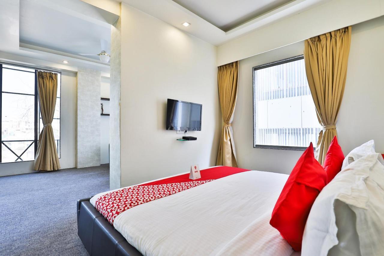 Oyo 4320 Hotel Aum Regency Vadodara Extérieur photo