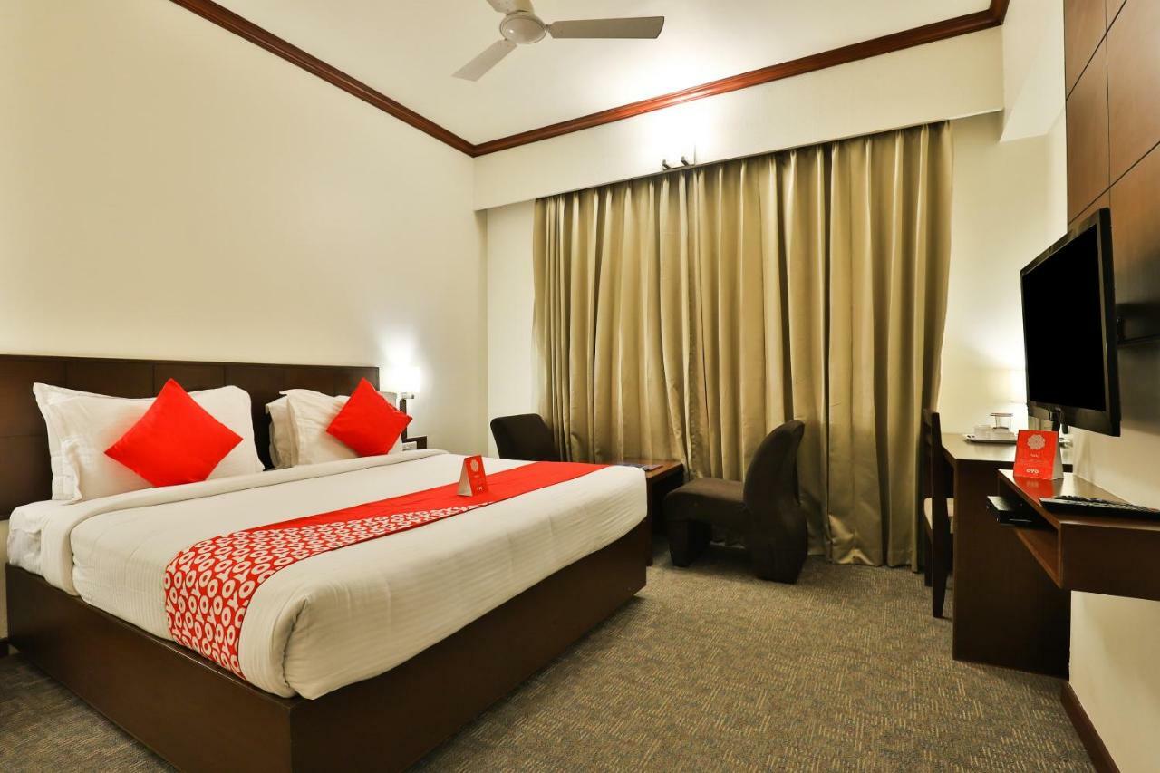 Oyo 4320 Hotel Aum Regency Vadodara Extérieur photo