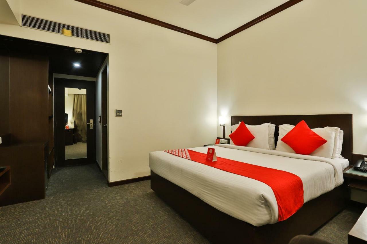 Oyo 4320 Hotel Aum Regency Vadodara Extérieur photo