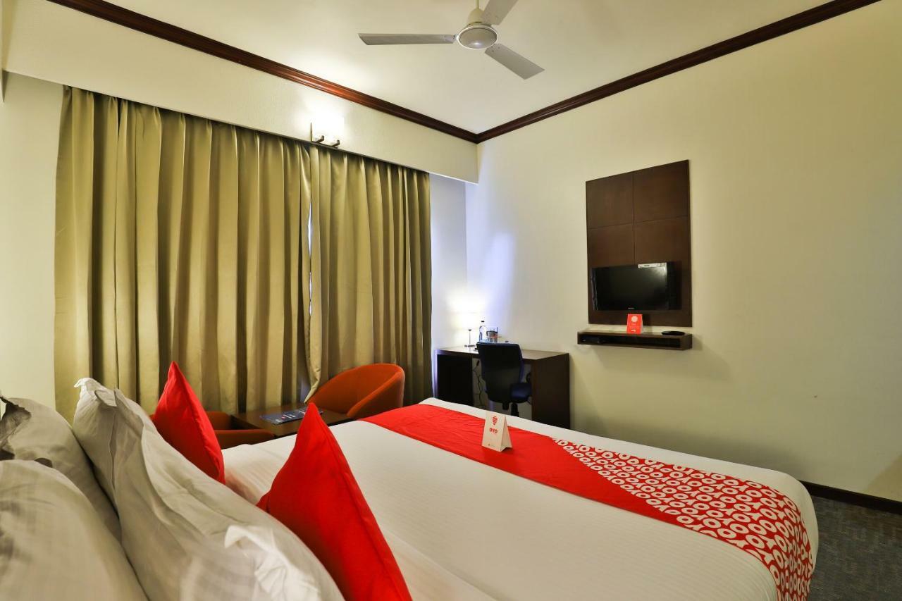 Oyo 4320 Hotel Aum Regency Vadodara Extérieur photo