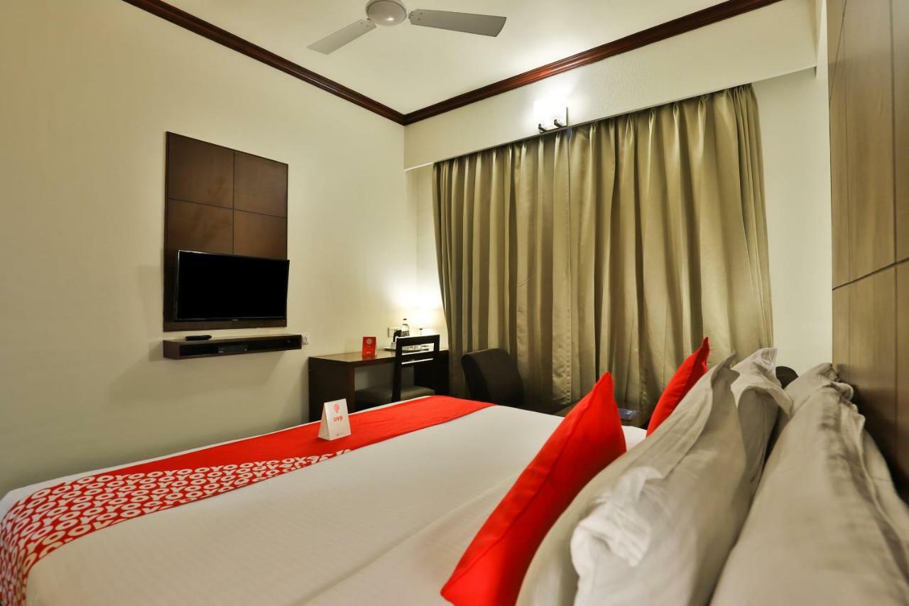 Oyo 4320 Hotel Aum Regency Vadodara Extérieur photo