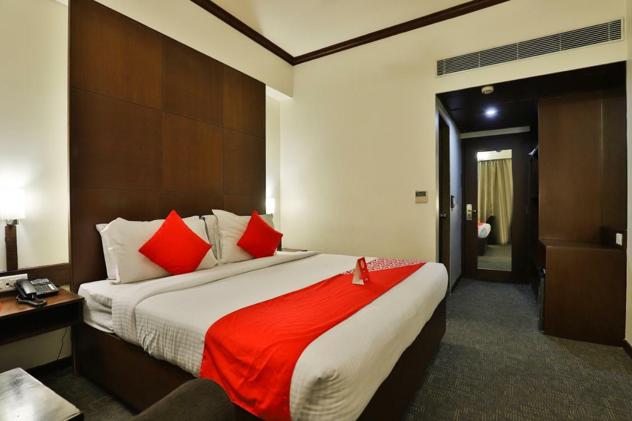 Oyo 4320 Hotel Aum Regency Vadodara Extérieur photo