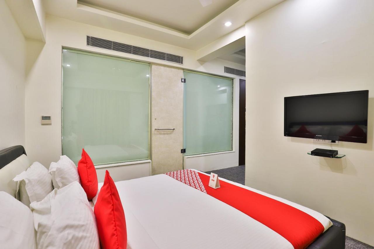 Oyo 4320 Hotel Aum Regency Vadodara Extérieur photo